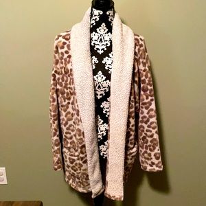 HUE Cozy Leopard Sherpa Robe